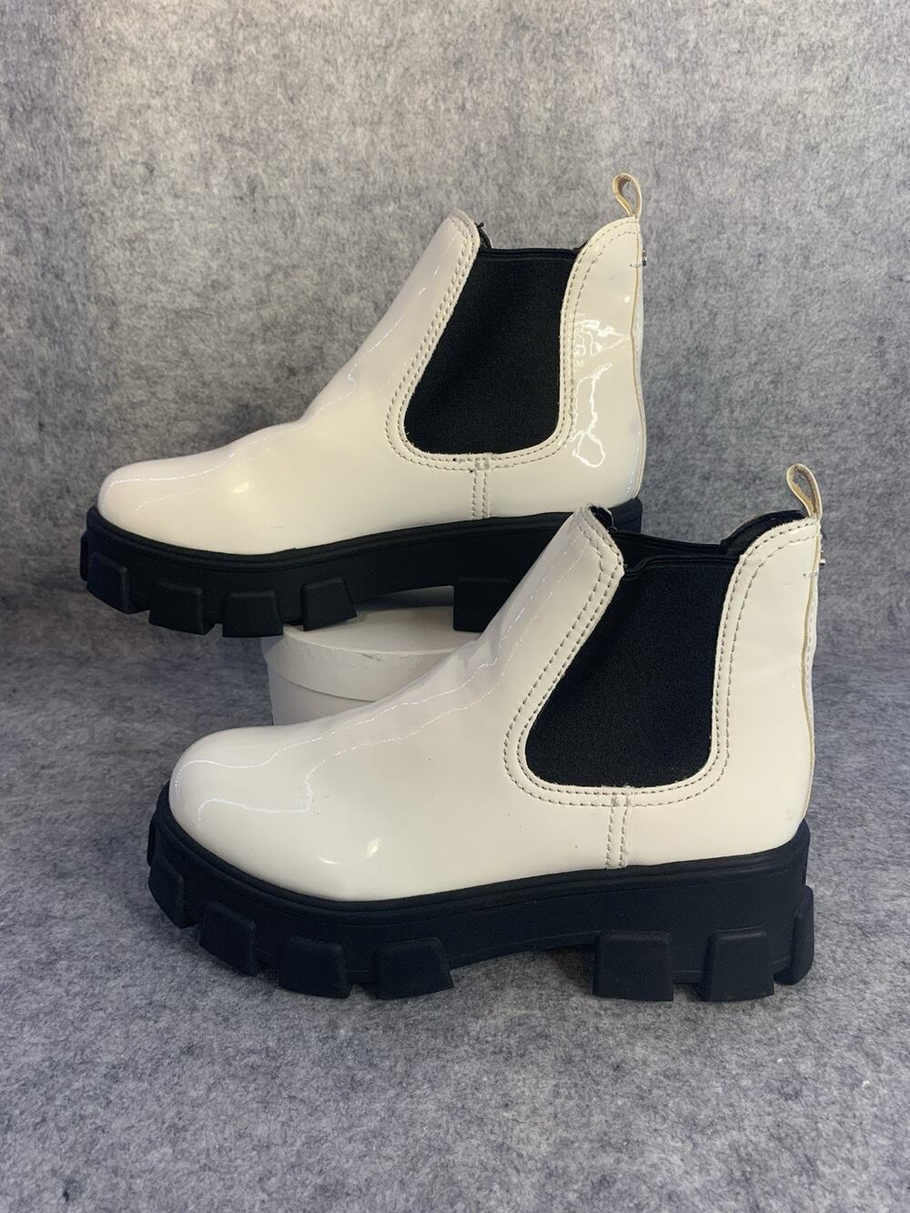 NWOT Circus by Sam Edelman Womens Darielle White Patent Ankle Boots Size 9.5